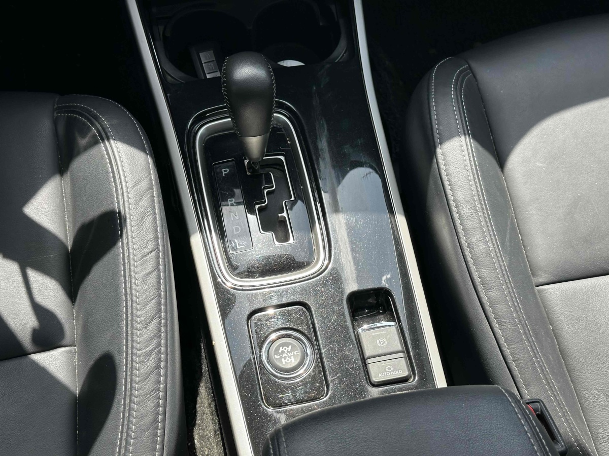 三菱 欧蓝德  2019款 2.4L 四驱致尊版 7座图片