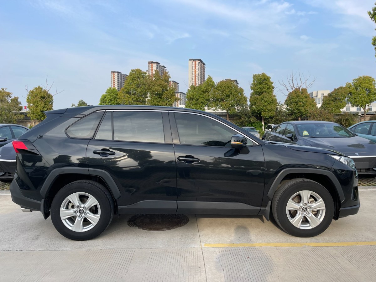 丰田 RAV4荣放  2020款 2.0L CVT两驱都市版图片