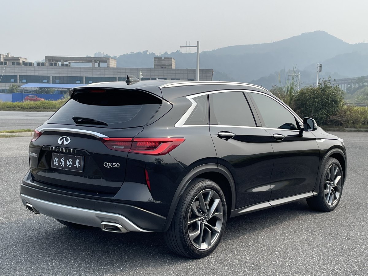 2022年7月英菲尼迪 QX50  2022款 2.0T 兩驅(qū)時(shí)尚版