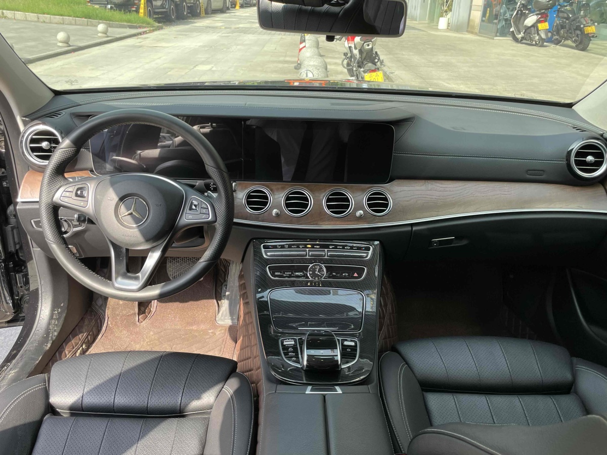 2017年8月奔驰 奔驰E级  2015款 改款 E 200 L