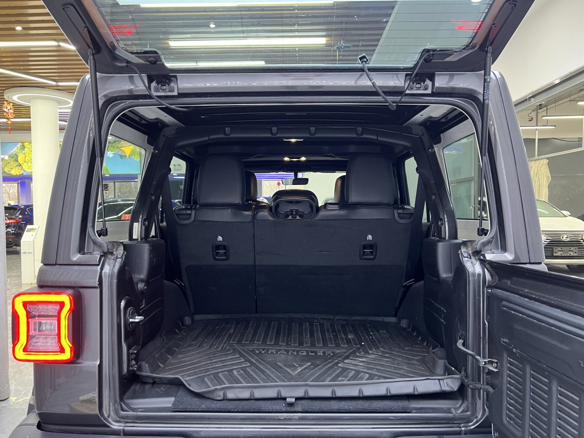Jeep 牧马人  2019款 2.0T Sahara 四门电动敞篷版图片