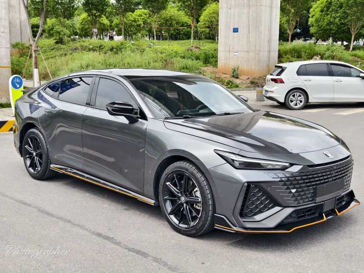 長(zhǎng)安 長(zhǎng)安UNI-V  2022款 2.0T 領(lǐng)速版圖片