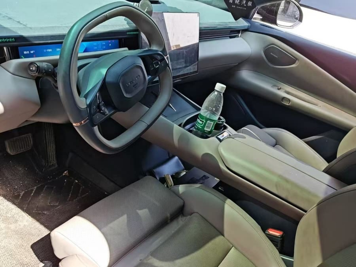 領(lǐng)克 領(lǐng)克Z10  2025款 95kWh 702km四驅(qū)Halo圖片