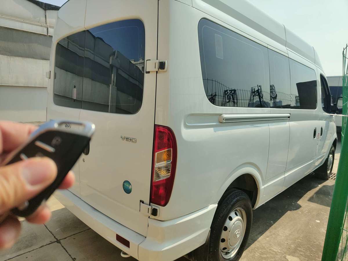 上汽大通 V80  2021款 2.0T 手動經(jīng)典傲運通127PS中軸中頂6/7/8/9座圖片