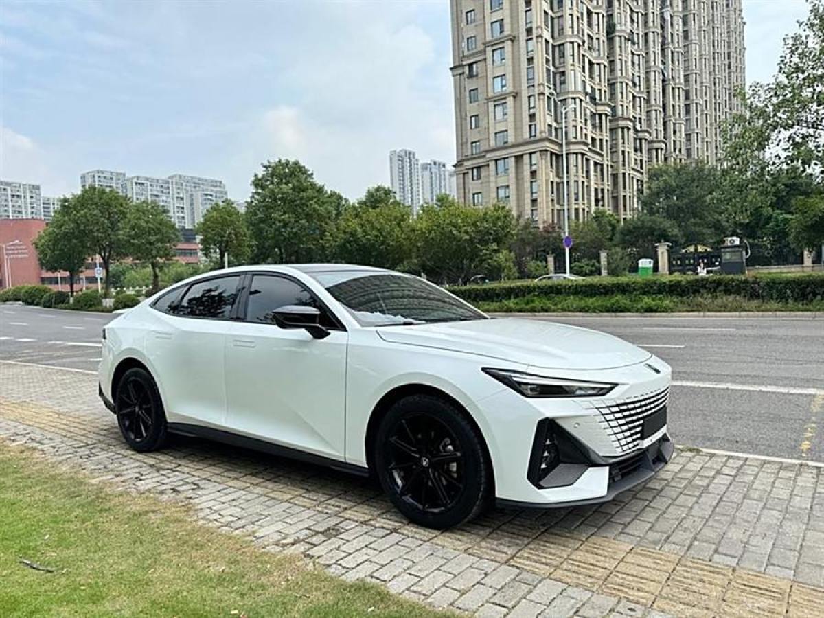 長安 長安UNI-V  2022款 1.5T 尊貴型圖片