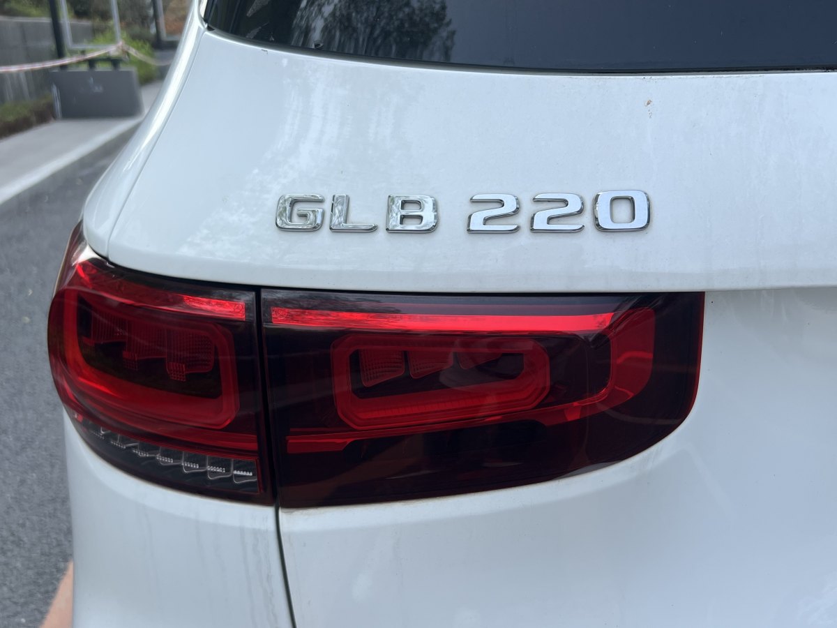 奔馳 奔馳GLB  2022款 改款二 GLB 200 動感型圖片