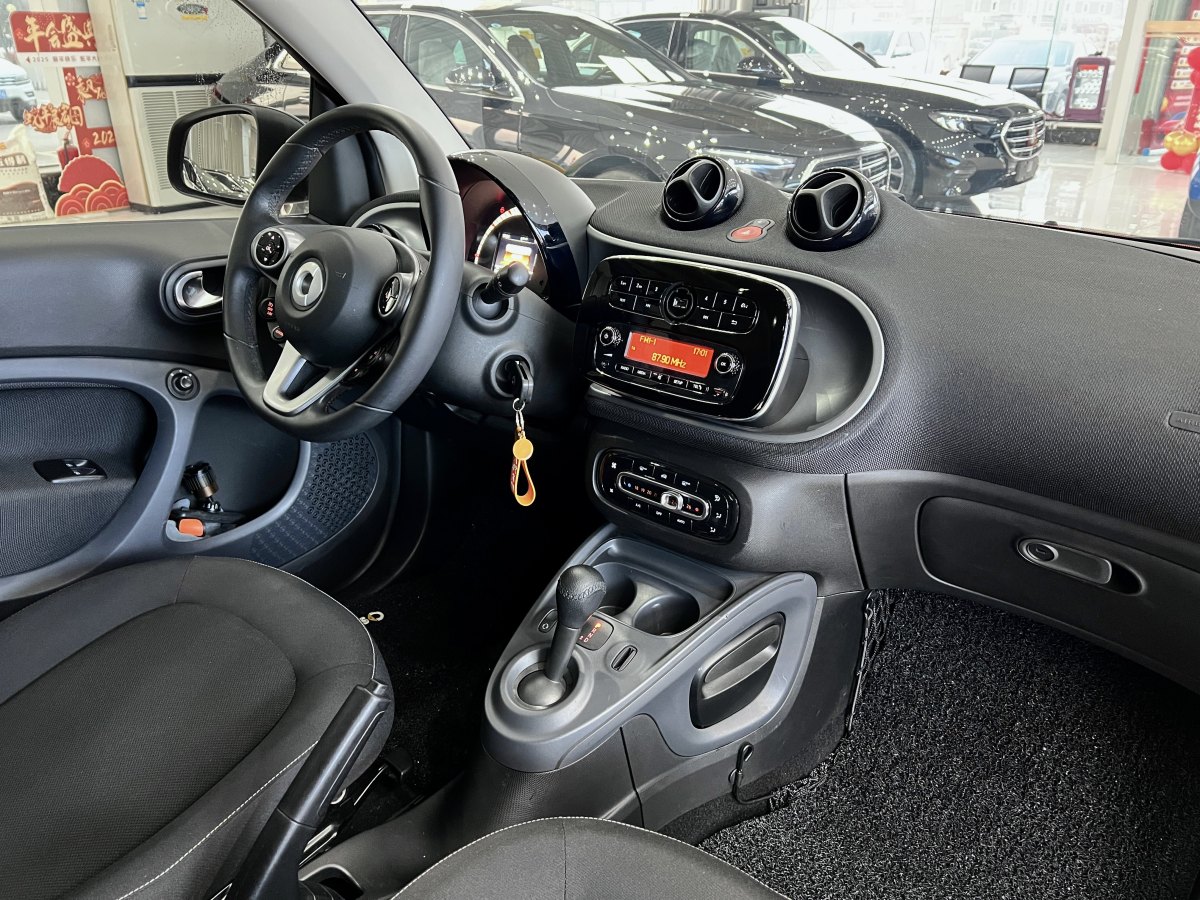 2017年12月smart fortwo  2015款 1.0L 52千瓦硬頂激情版