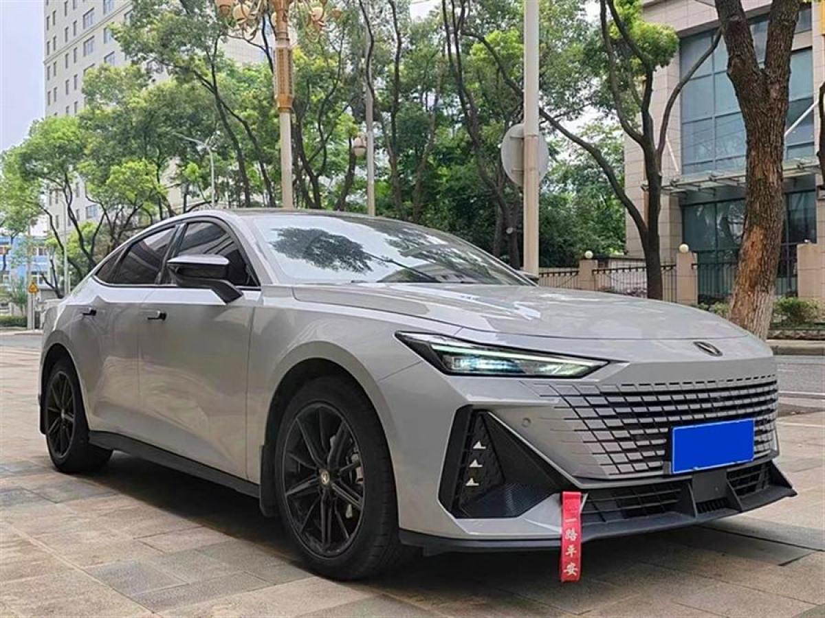 長(zhǎng)安 長(zhǎng)安UNI-V  2022款 1.5T 尊貴型圖片