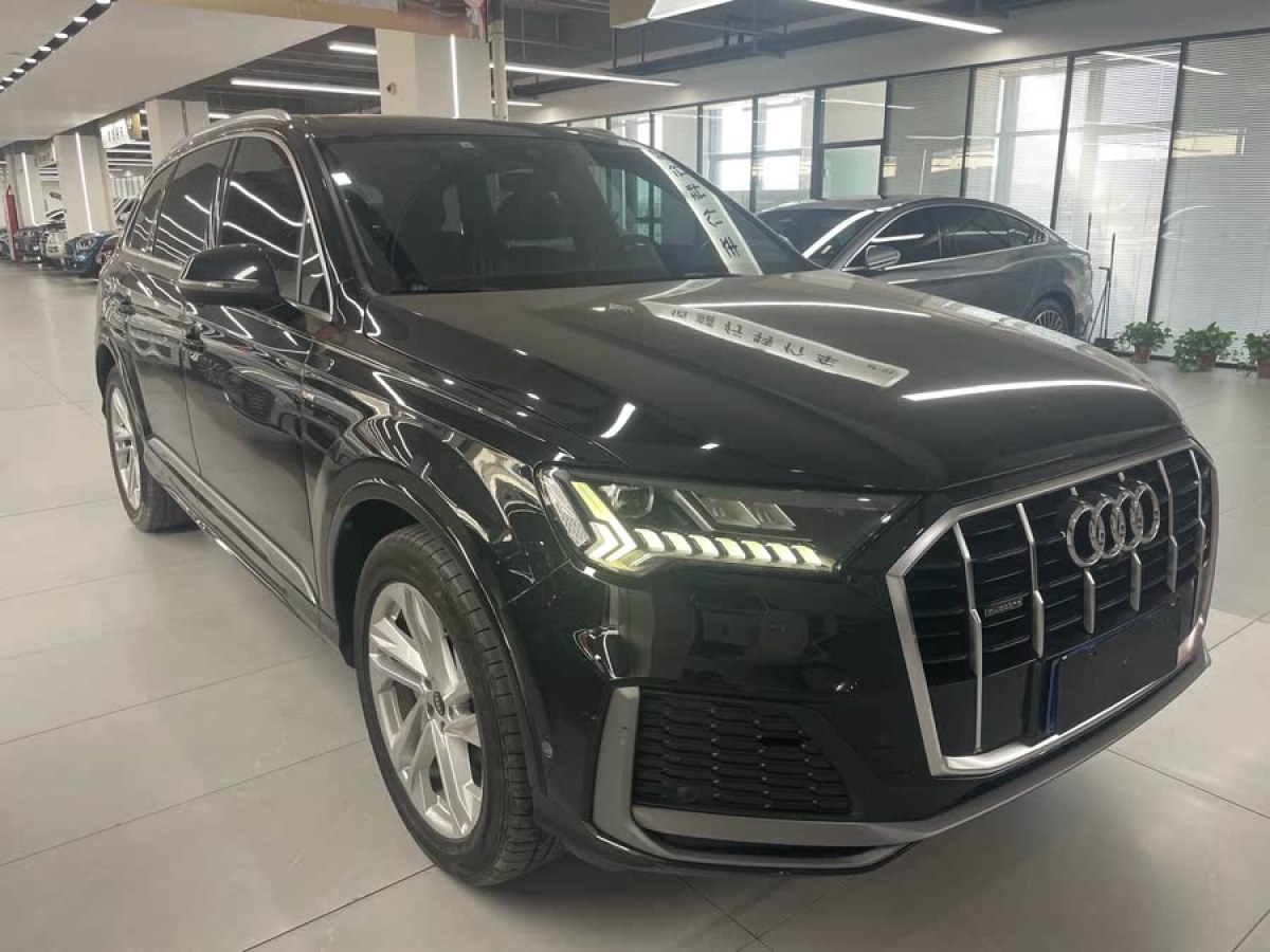 奧迪 奧迪Q7  2024款 45 TFSI quattro S line運(yùn)動(dòng)型圖片