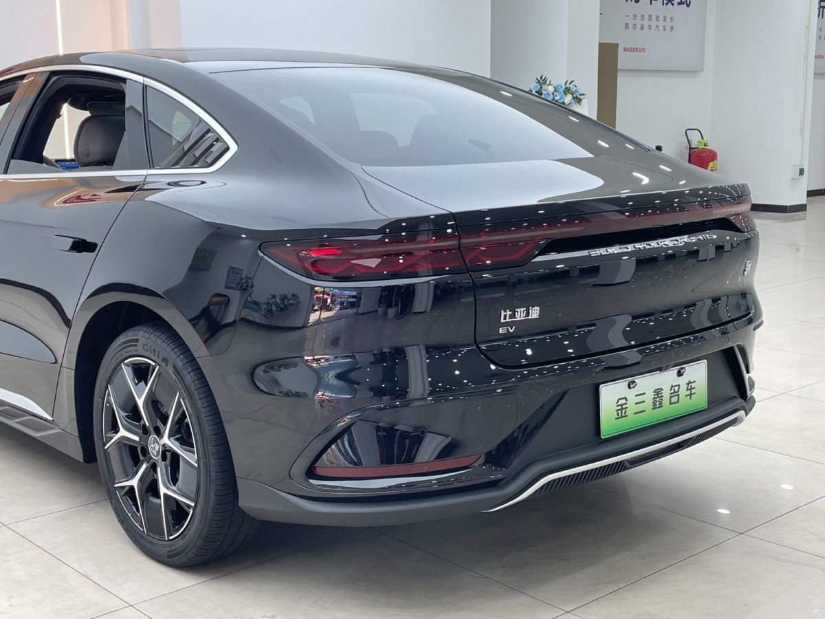 2024年8月比亞迪 漢  2024款 EV 榮耀版 605KM前驅(qū)尊貴型