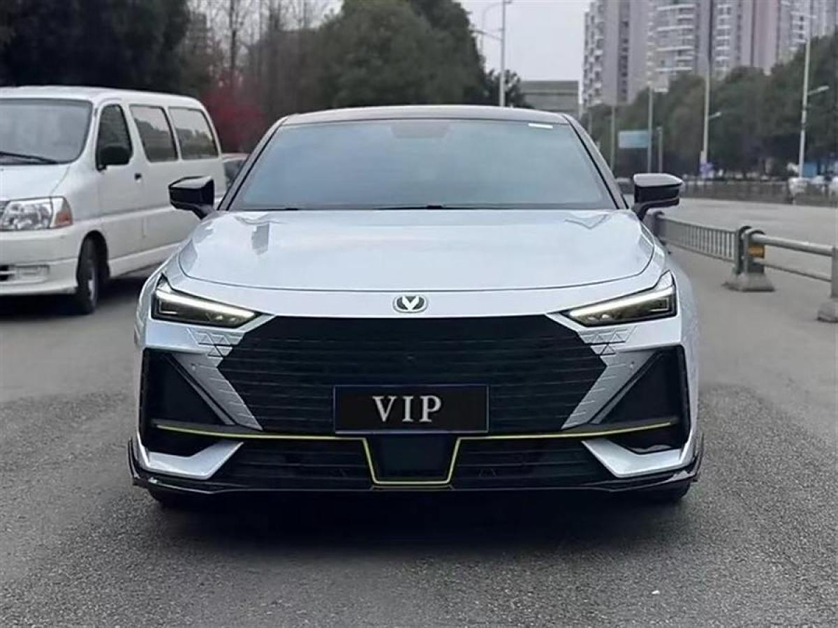 長(zhǎng)安 長(zhǎng)安UNI-V  2023款 1.5T 尊享型圖片