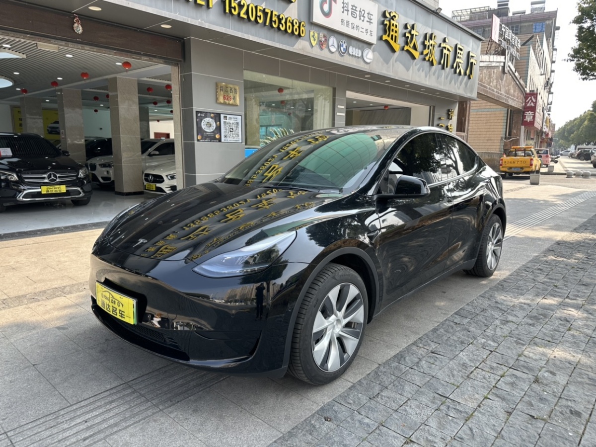 特斯拉 Model 3  2021款 改款 標(biāo)準(zhǔn)續(xù)航后驅(qū)升級版圖片