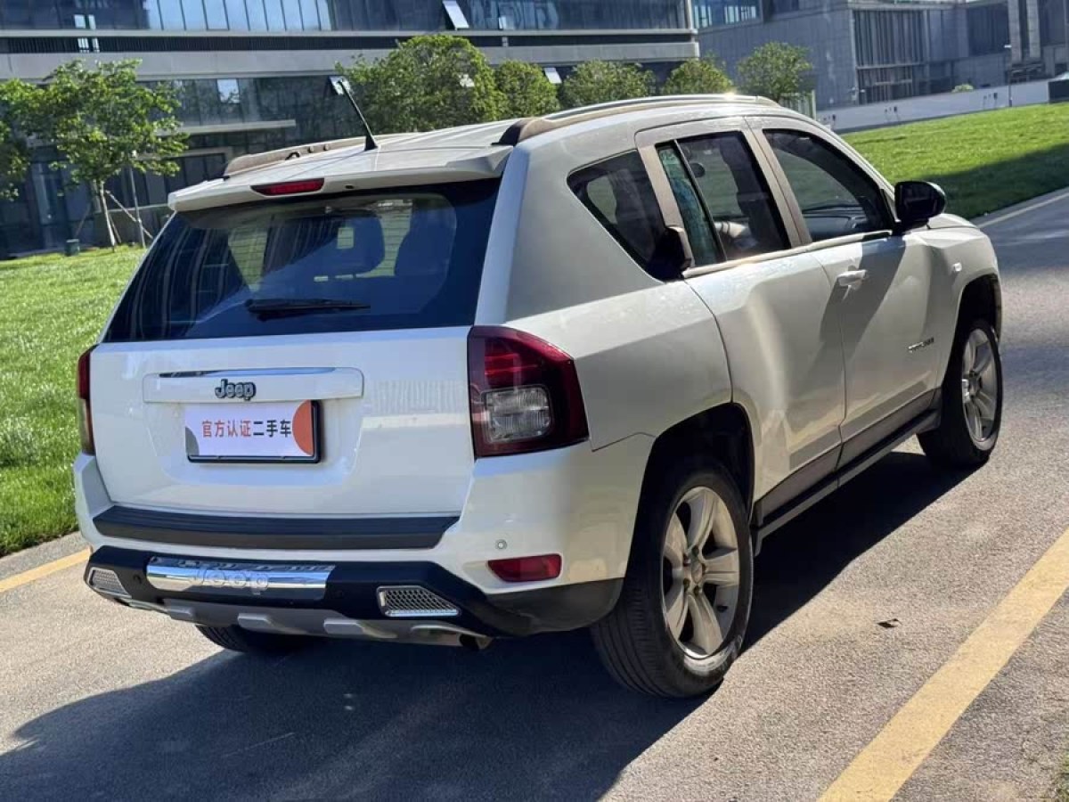 Jeep 指南者  2013款 2.0L 兩驅(qū)運(yùn)動(dòng)版圖片
