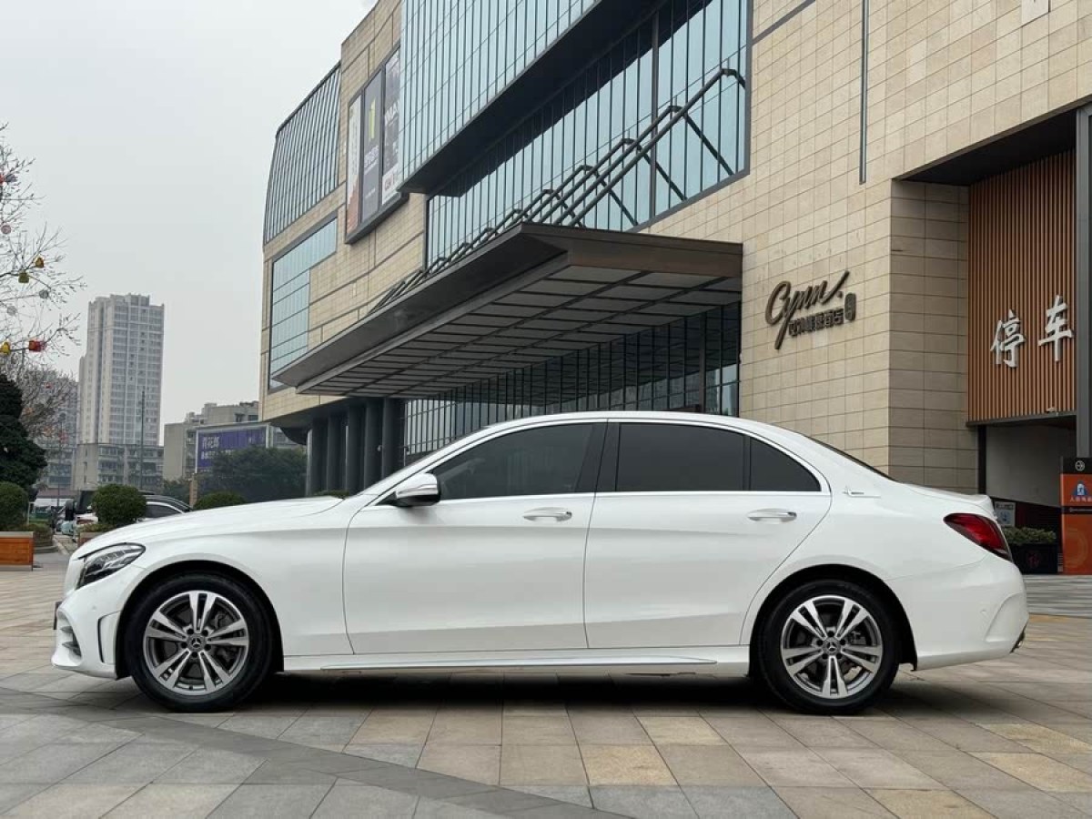 奔馳 奔馳C級  2020款 改款 C 200 L 時尚型運(yùn)動版圖片