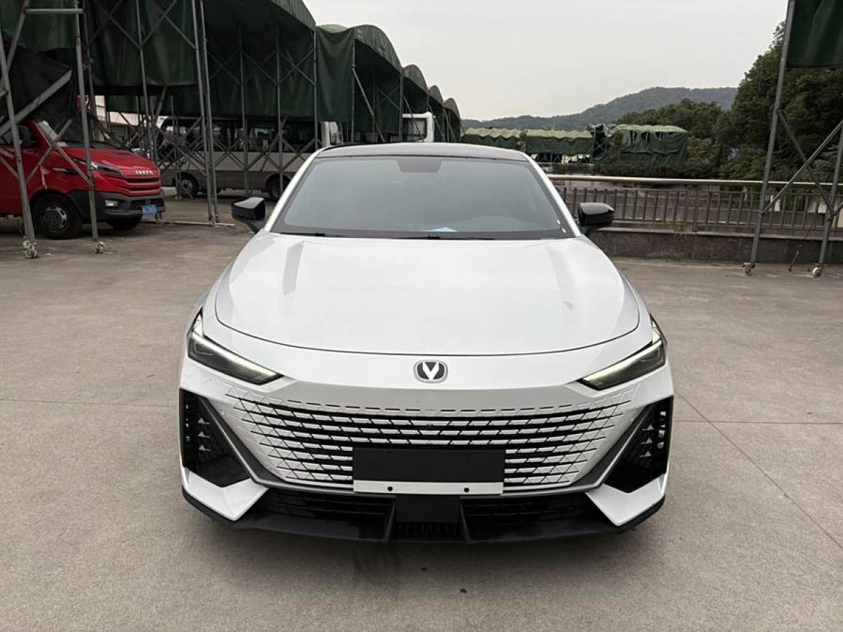 長安 長安UNI-V  2022款 1.5T 尊貴型圖片