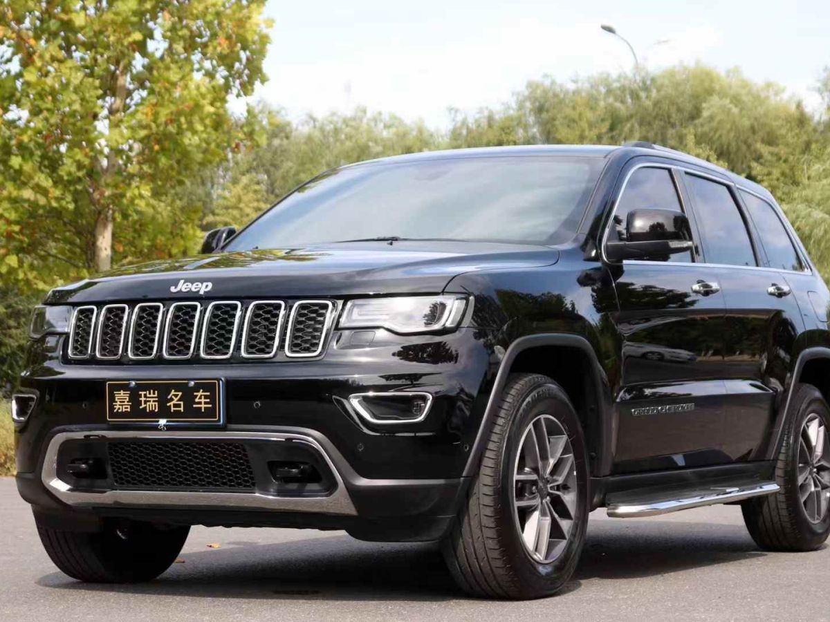 Jeep 大切諾基  2020款 3.0L 專業(yè)導(dǎo)航版圖片