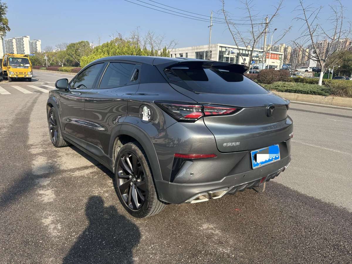 長(zhǎng)安 UNI-T  2020款 1.5T 尊貴型圖片