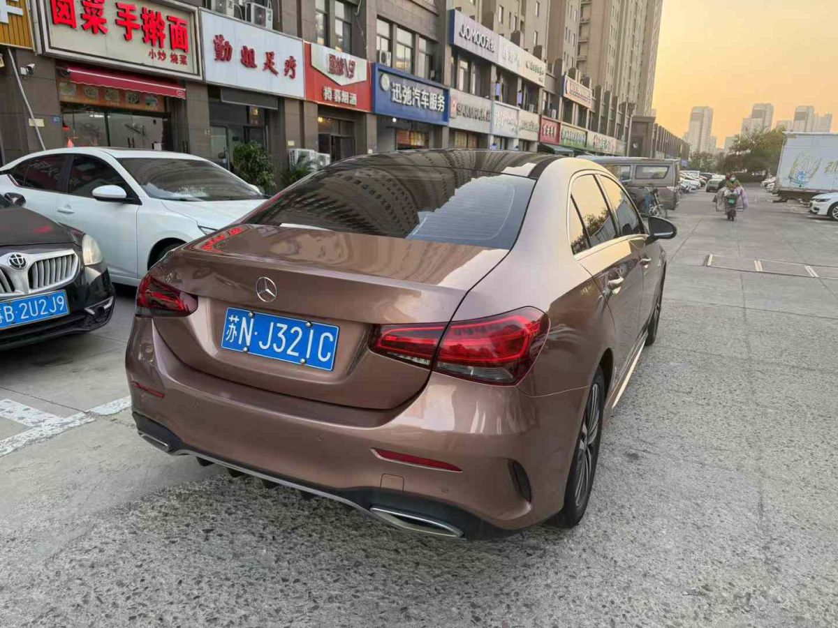 奔馳 奔馳A級(jí)  2019款  A 220 L 4MATIC 運(yùn)動(dòng)轎車圖片