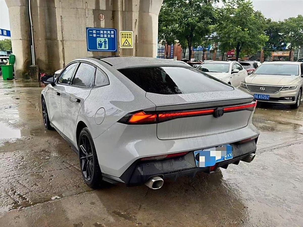 長(zhǎng)安 長(zhǎng)安UNI-V  2022款 1.5T 尊貴型圖片