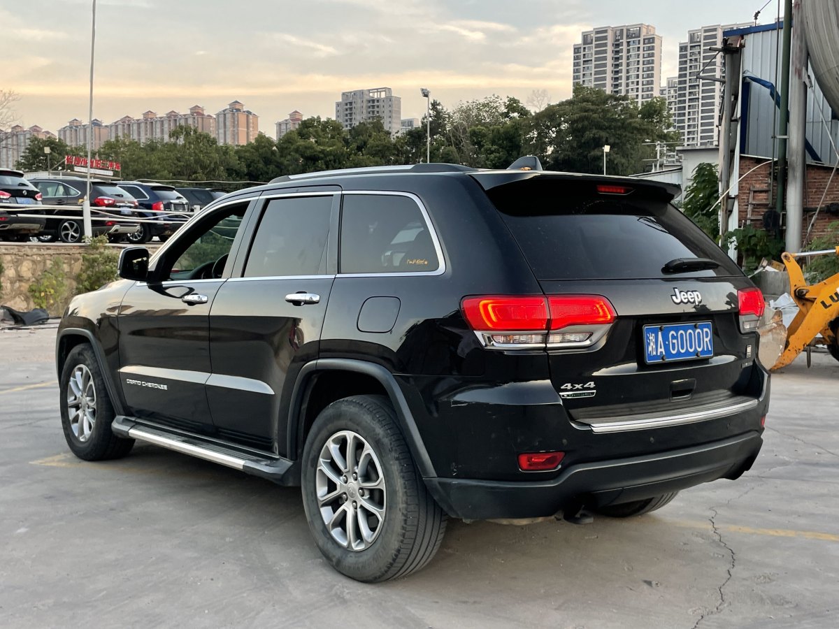 2015年4月Jeep 大切諾基  2014款 3.0TD 柴油 舒享導(dǎo)航版