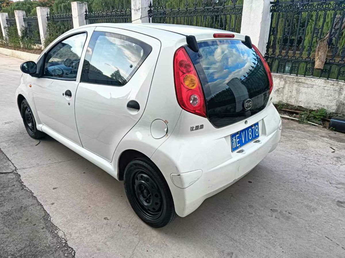 比亞迪 F0  2013款 1.0L AMT 悅酷型圖片