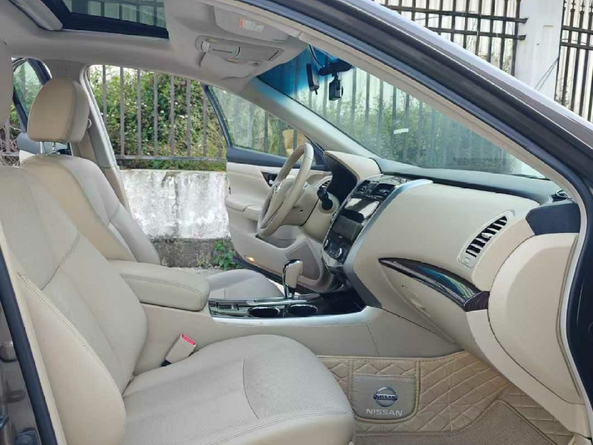 日產(chǎn) 天籟  2015款 2.0L XE-Sporty歐冠運(yùn)動(dòng)版圖片