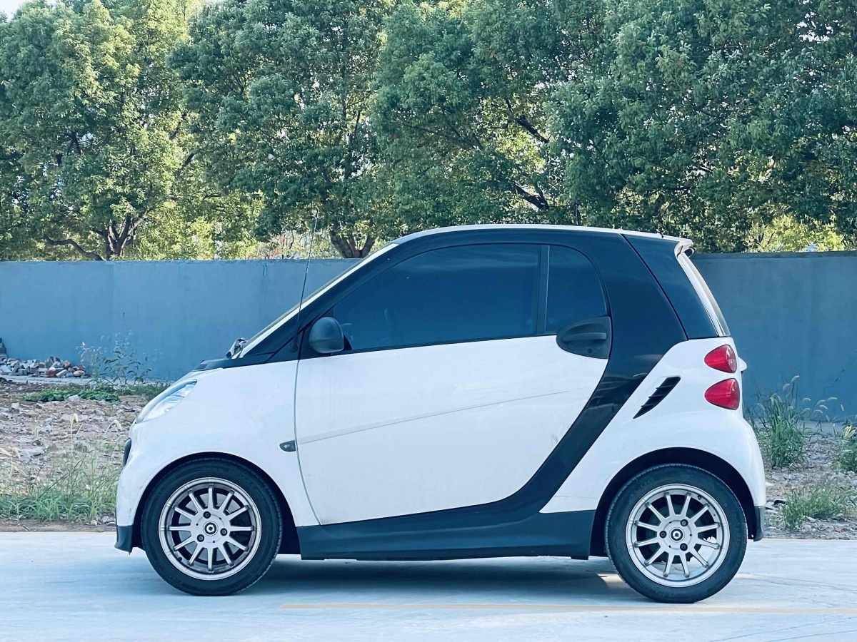 smart fortwo  2012款 1.0 MHD 硬頂標(biāo)準(zhǔn)版圖片