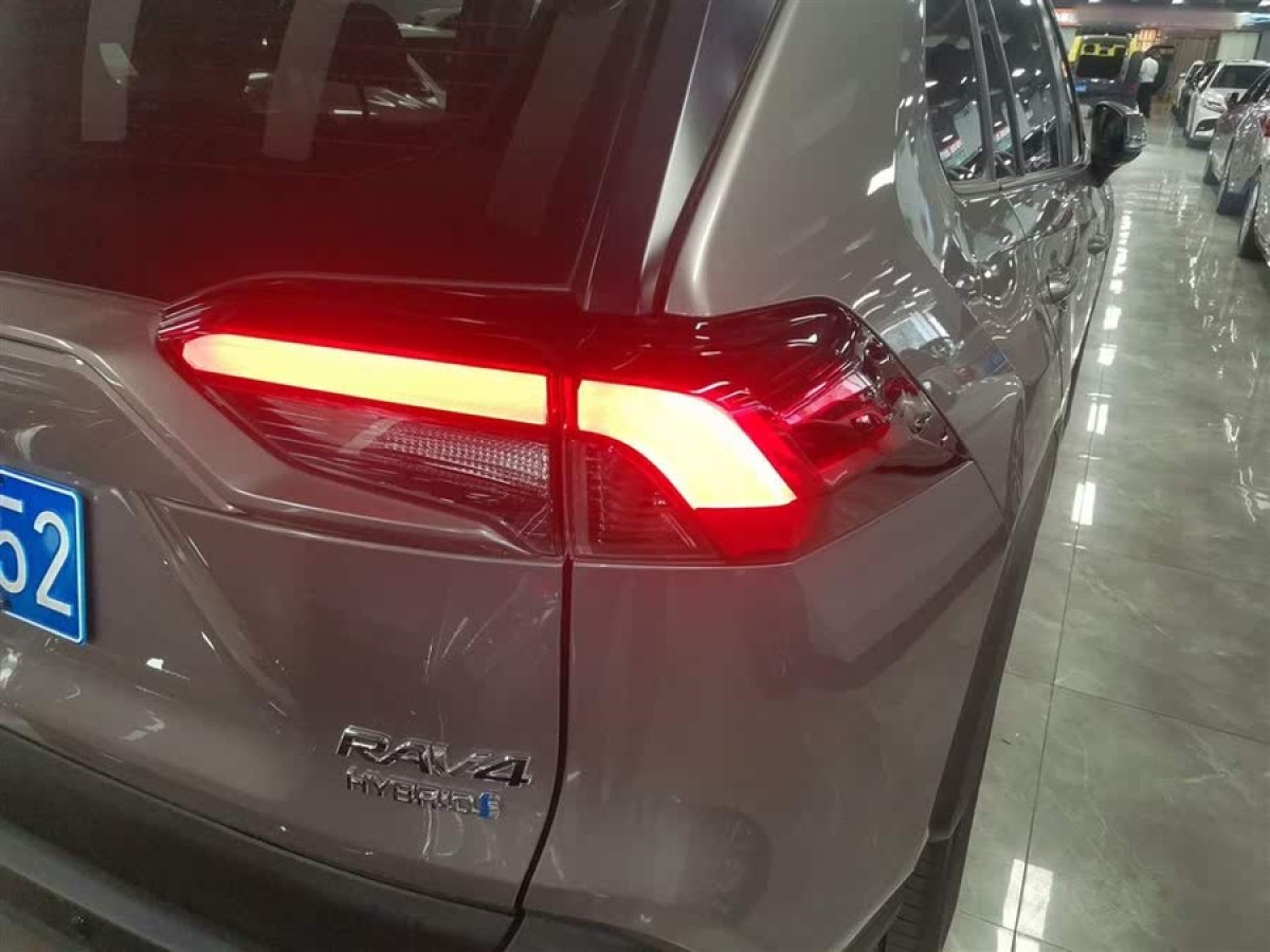 豐田 RAV4榮放  2023款 雙擎 2.5L E-CVT兩驅(qū)精英版圖片