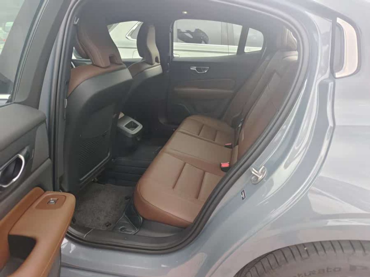 沃爾沃 S60L  2024款 B4 智逸豪華版圖片