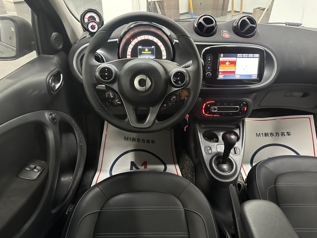 2016年9月smart forfour  2016款 0.9T 66千瓦先鋒版