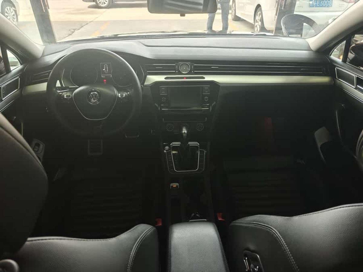 大眾 邁騰  2019款  330TSI DSG 領(lǐng)先型 國VI圖片