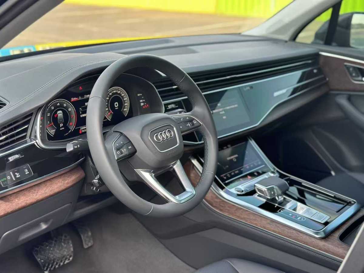 奧迪 奧迪Q7  2023款 55 TFSI quattro S line運(yùn)動(dòng)型圖片