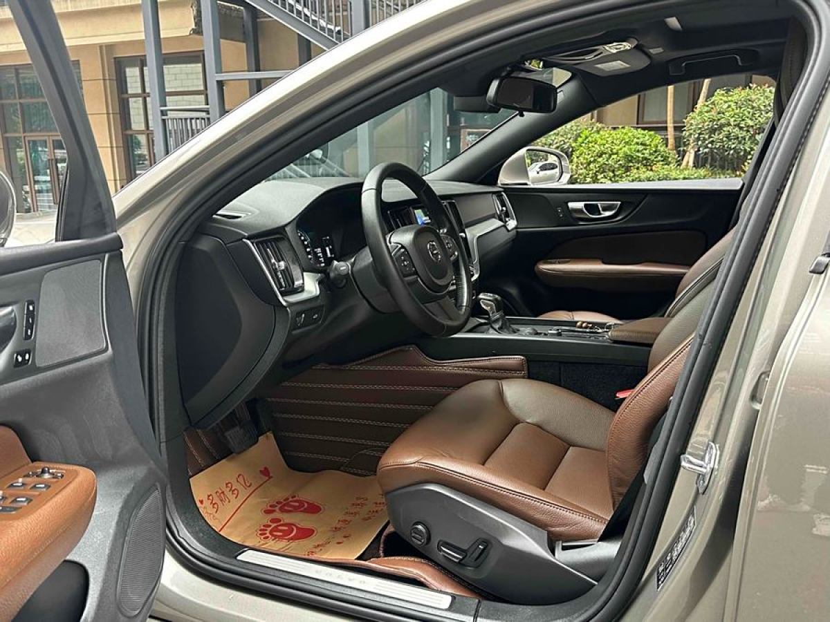 沃爾沃 S60L  2021款 T4 智逸豪華版圖片