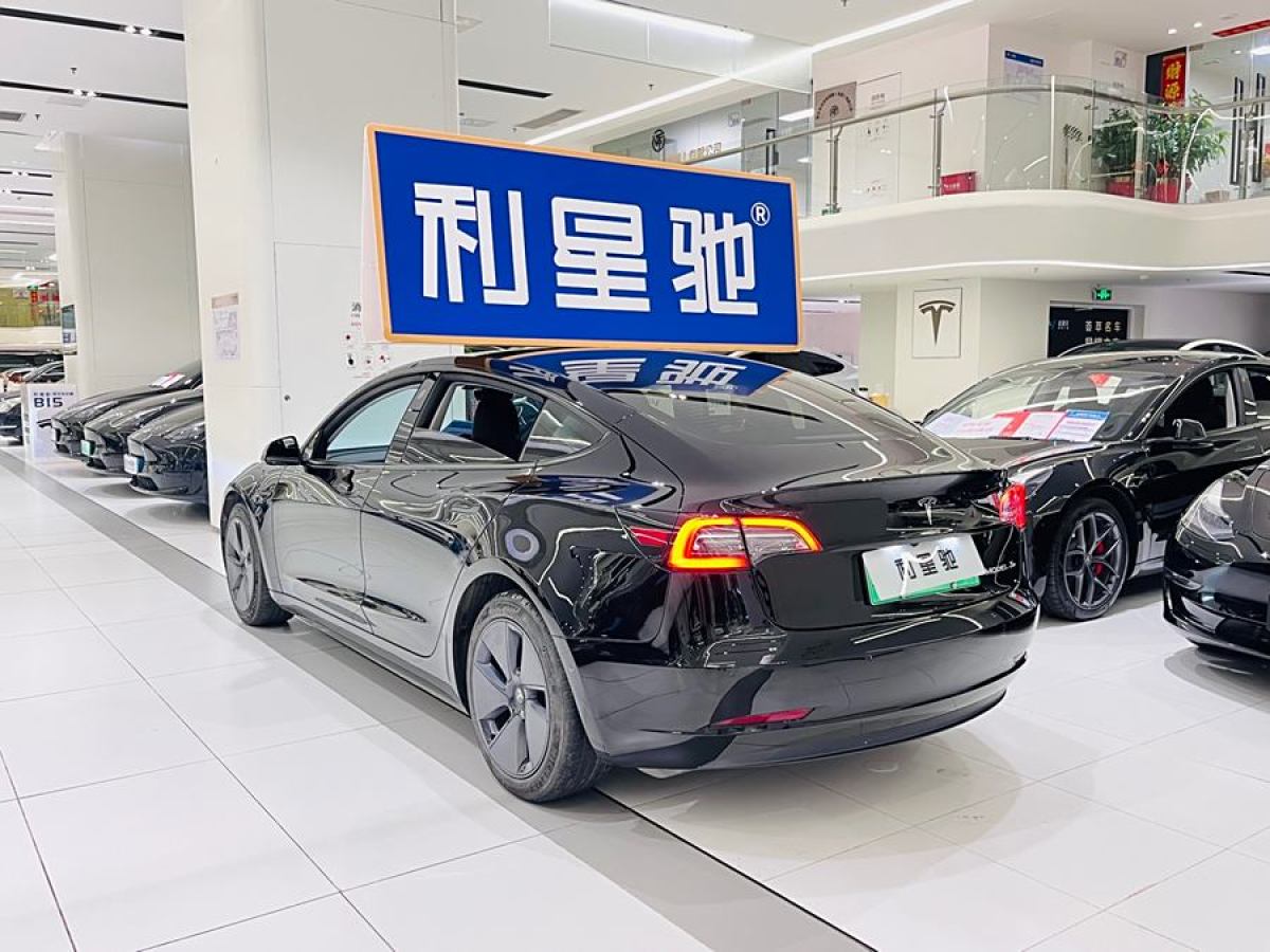 特斯拉 Model Y  2021款 改款 標(biāo)準(zhǔn)續(xù)航后驅(qū)升級版圖片