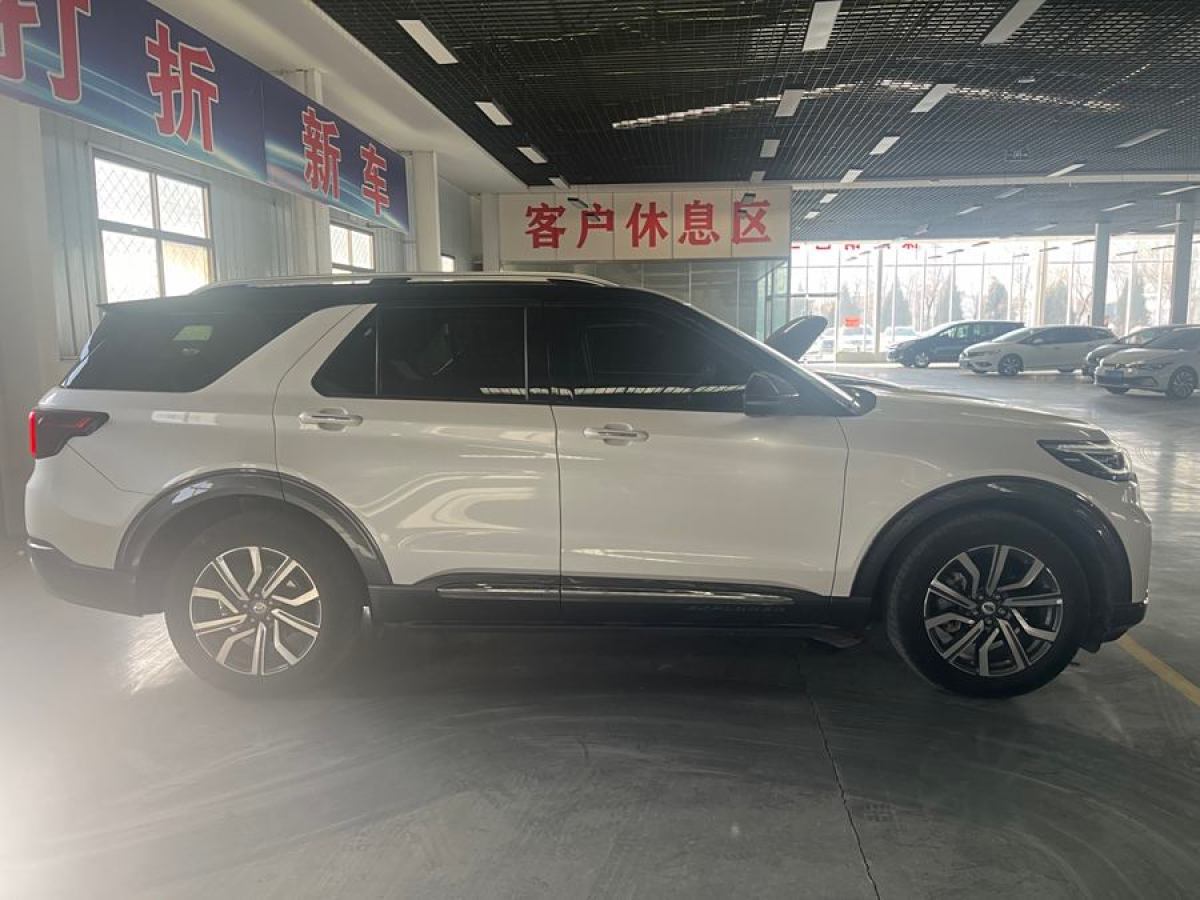 福特 探險(xiǎn)者  2023款 EcoBoost 285 四驅(qū)鈦金版 6座圖片