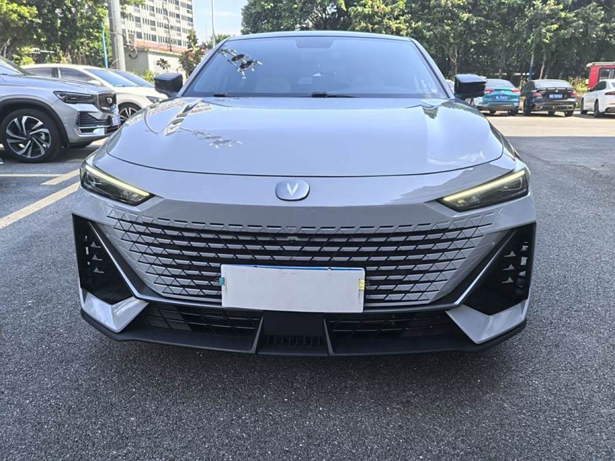 長(zhǎng)安 長(zhǎng)安UNI-V  2022款 1.5T 尊貴型圖片