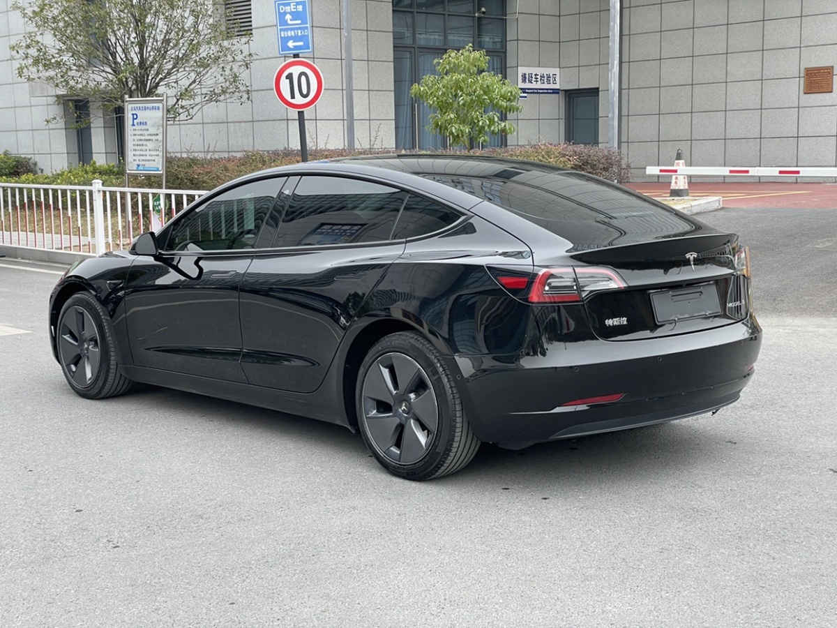 特斯拉 Model 3  2022款 后輪驅(qū)動版圖片