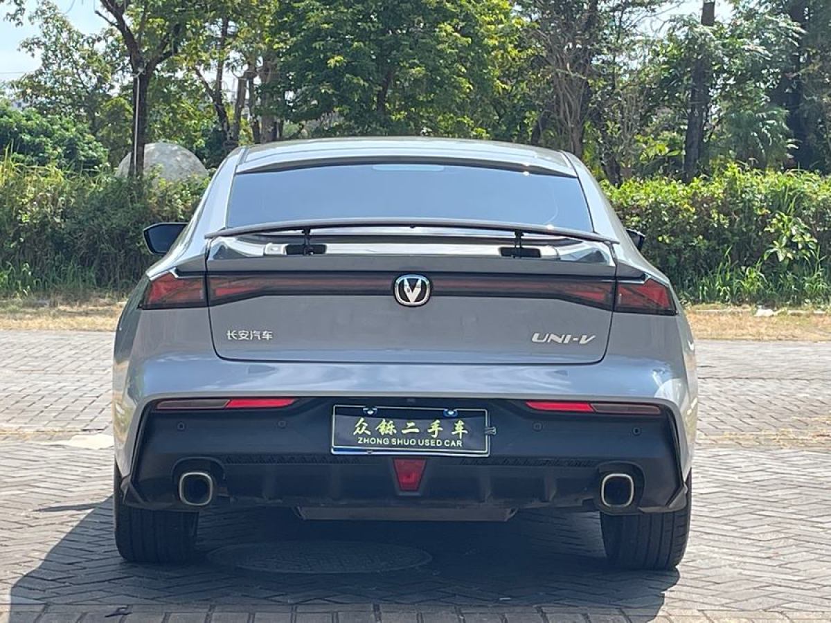 長(zhǎng)安 長(zhǎng)安UNI-V  2022款 1.5T 尊貴型圖片