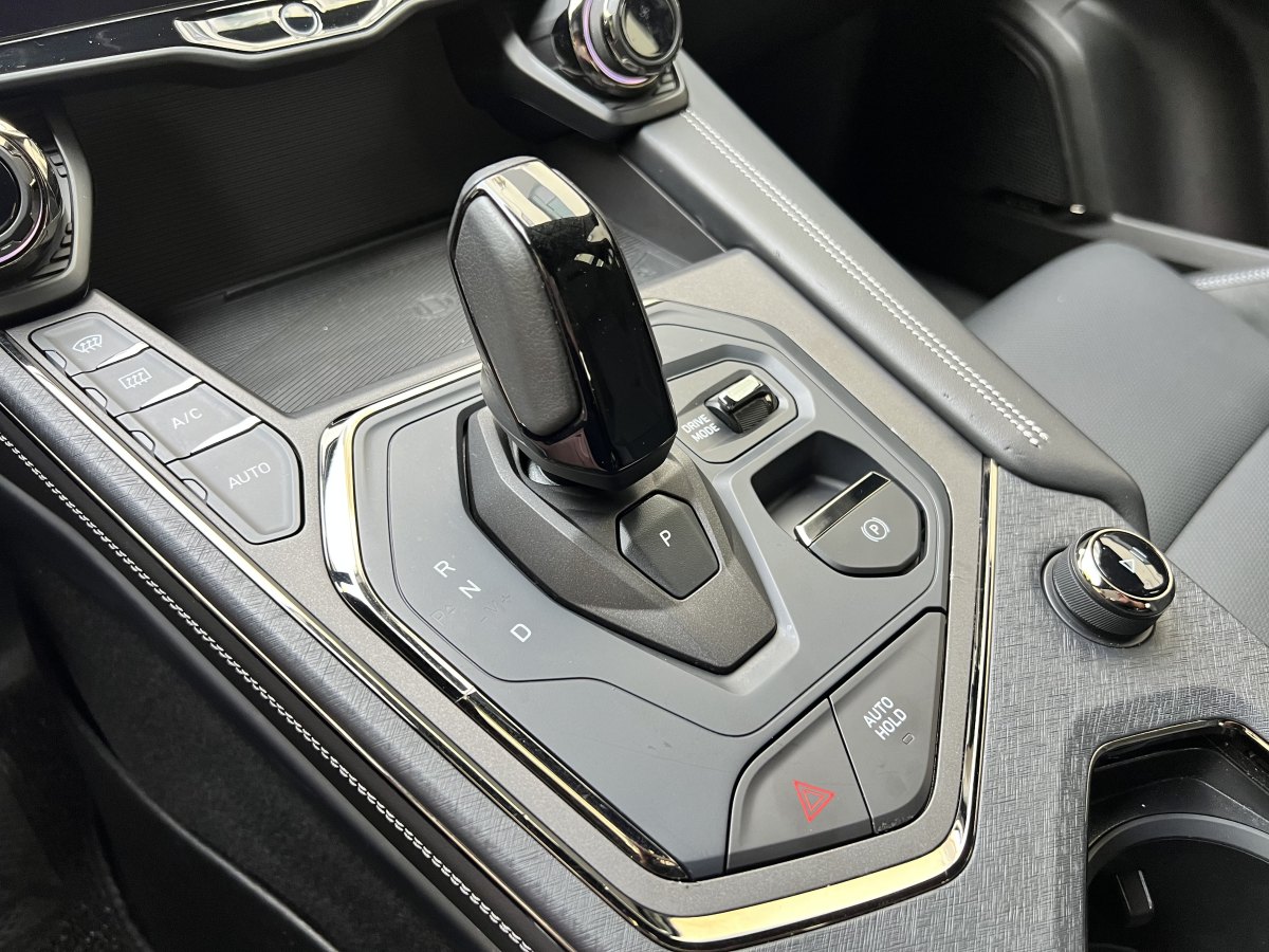 領(lǐng)克 領(lǐng)克01新能源  2021款 1.5TD PHEV Halo圖片