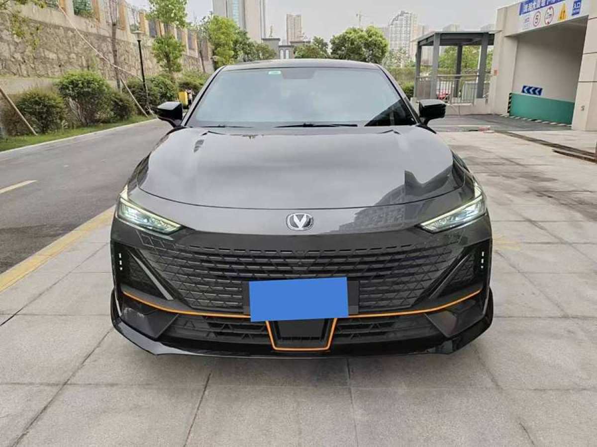 长安 长安UNI-V  2022款 1.5T 卓越型图片