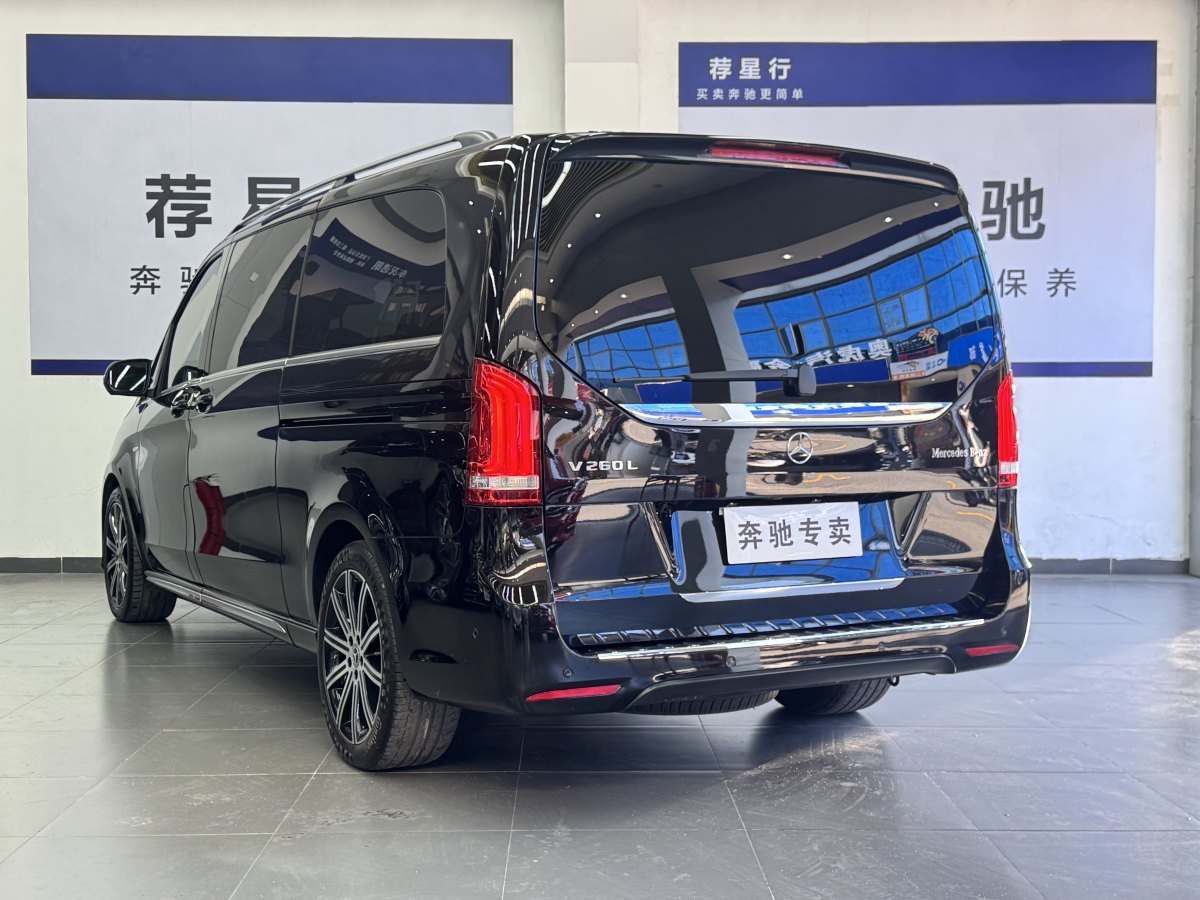 奔馳 V級(jí)  2022款 V 260 L 長(zhǎng)軸距豪華版圖片