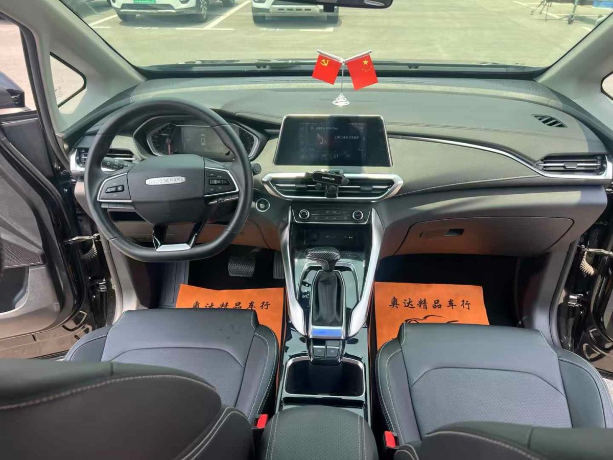 上汽大通 V80  2023款 2.0T AMT經(jīng)典城配王長(zhǎng)軸高頂3座圖片