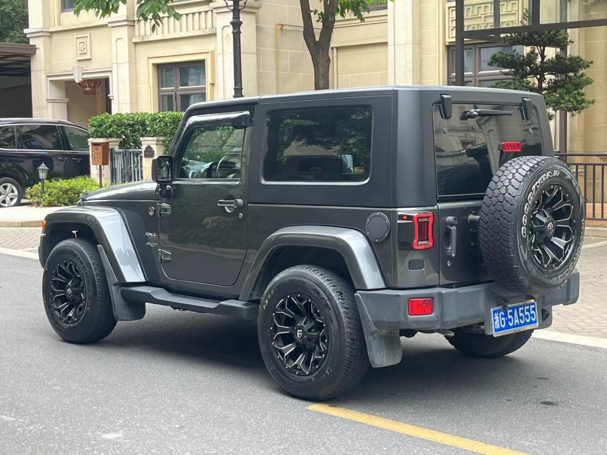 Jeep 牧马人  2011款 3.8L Sahara 两门版图片