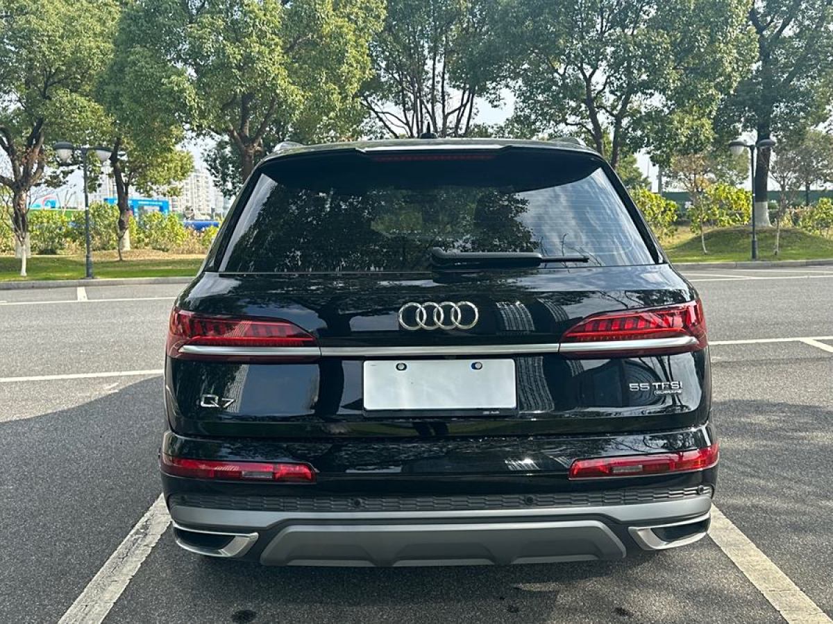 奧迪 奧迪Q7  2024款 55 TFSI quattro S line運(yùn)動(dòng)型圖片