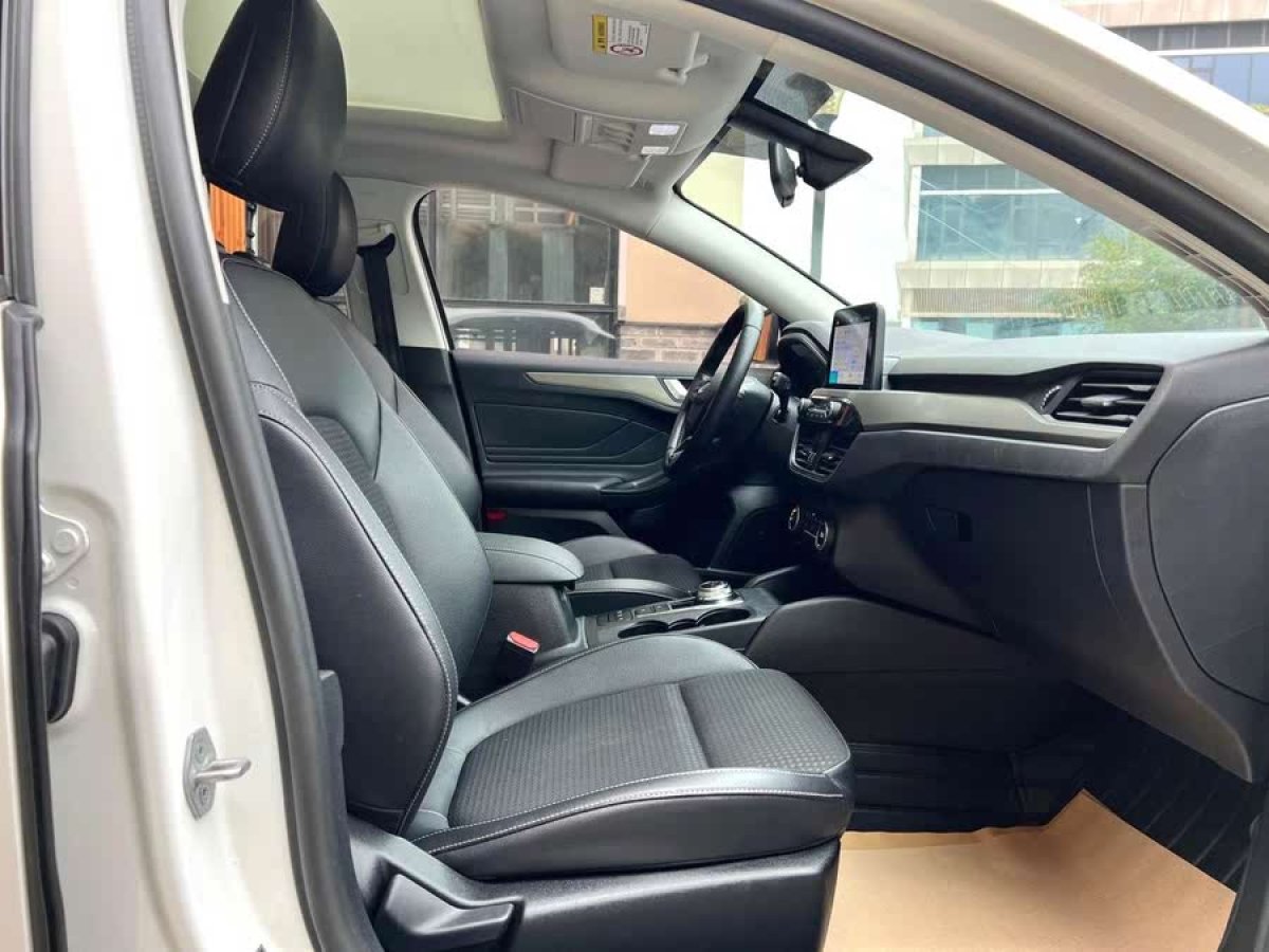 福特 ?？怂? 2020款 三廂 EcoBoost 180 自動鋒潮型圖片