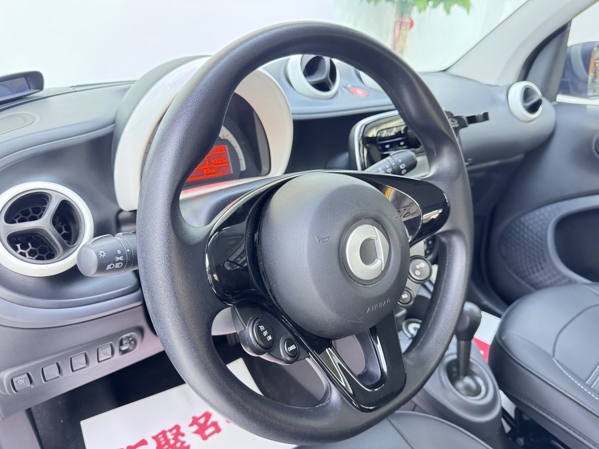 smart fortwo  2018款 1.0L 52千瓦硬頂激情版圖片