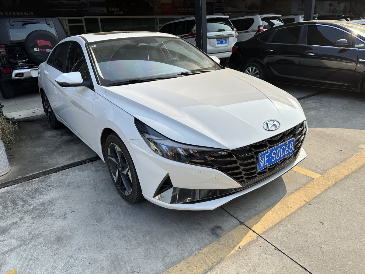 现代 伊兰特  2021款 1.5L LUX尊贵版图片