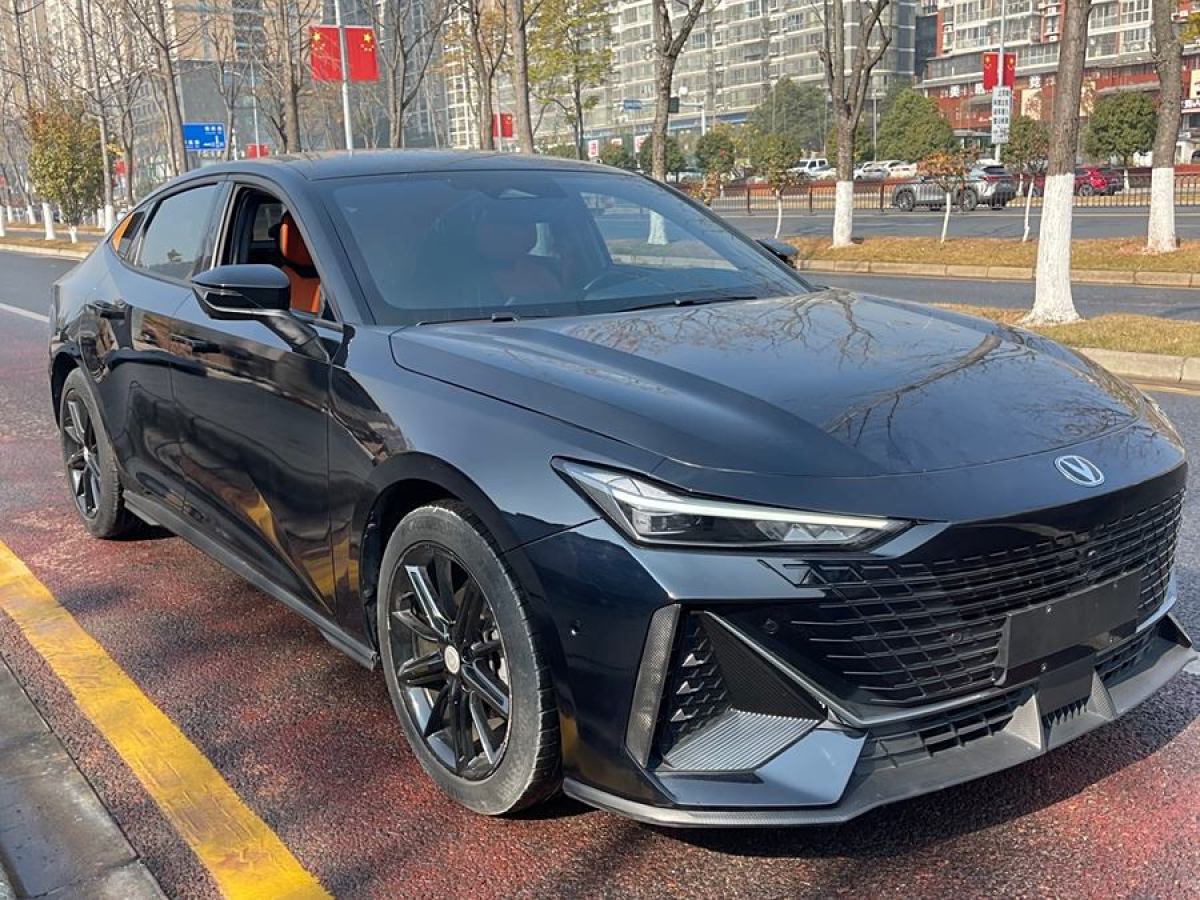 長(zhǎng)安 長(zhǎng)安UNI-V  2022款 1.5T 尊貴型圖片