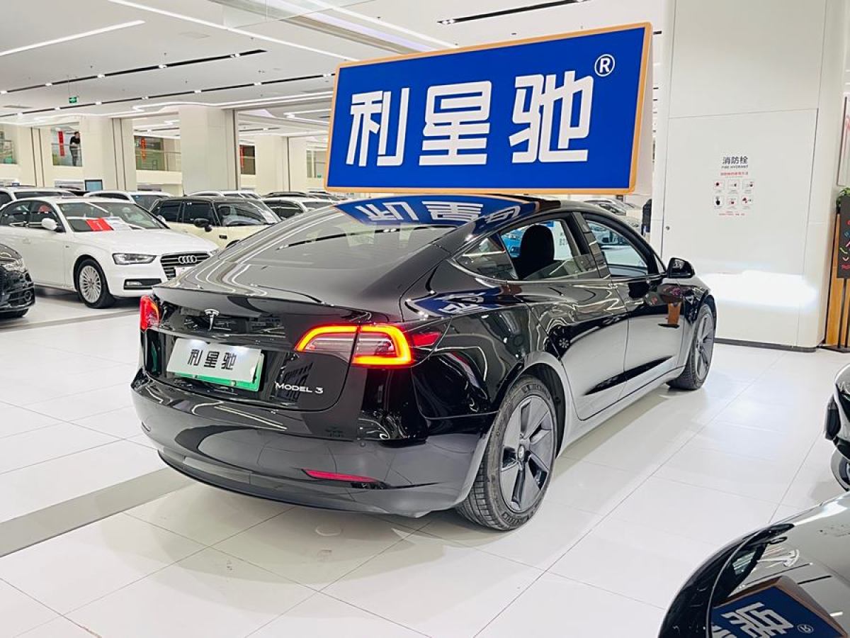 特斯拉 Model Y  2021款 改款 標(biāo)準(zhǔn)續(xù)航后驅(qū)升級版圖片