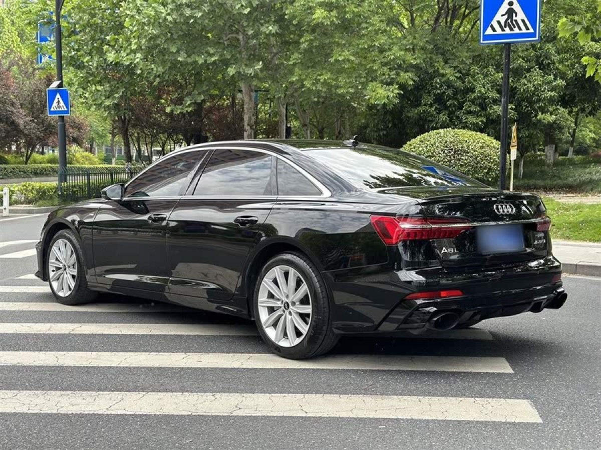奧迪 奧迪A6L  2023款 改款 45 TFSI 臻選動(dòng)感型圖片
